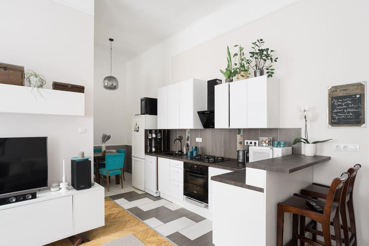 Appartamento Sunrise Lounge Corvin 63M2 Ac Budapest Esterno foto